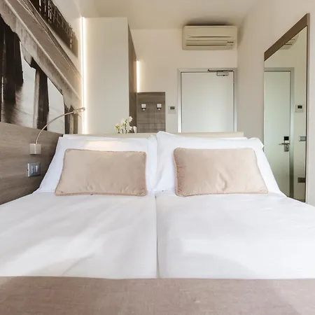 Lux Hotell 3*