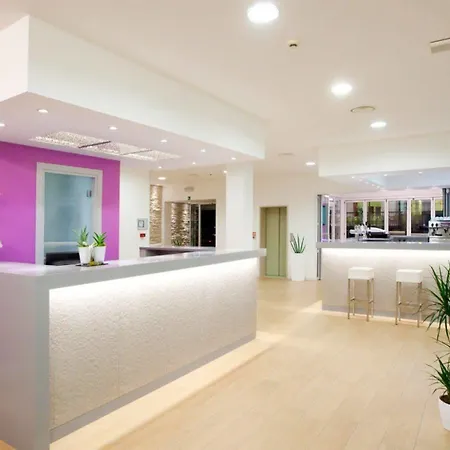 Lux Hotell 3*